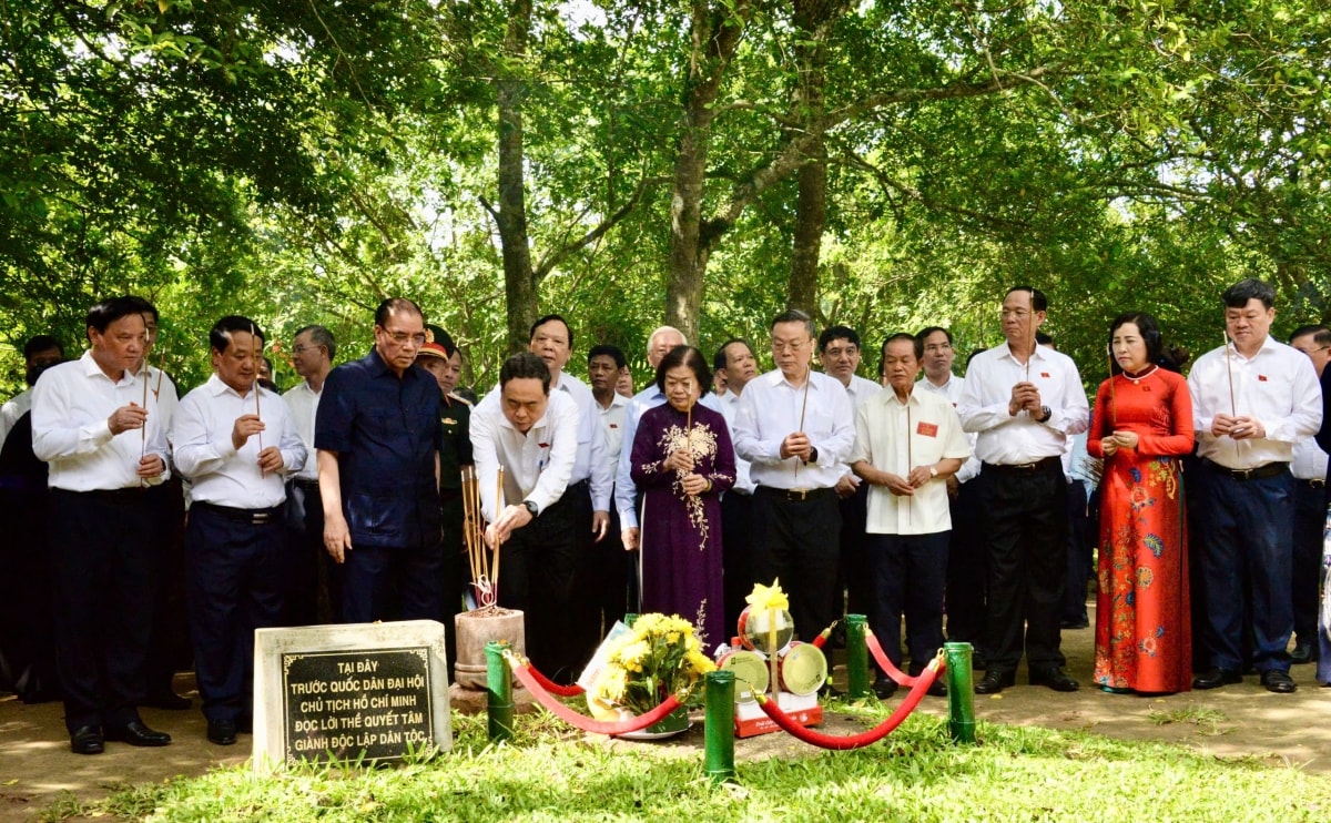 chu tich quoc hoi du le khanh thanh cong trinh nha tuong niem chu tich ton Duc thang hinh anh 1