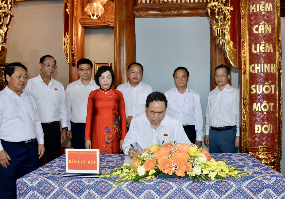 chu tich quoc hoi du le khanh thanh cong trinh nha tuong niem chu tich ton Duc thang hinh anh 4