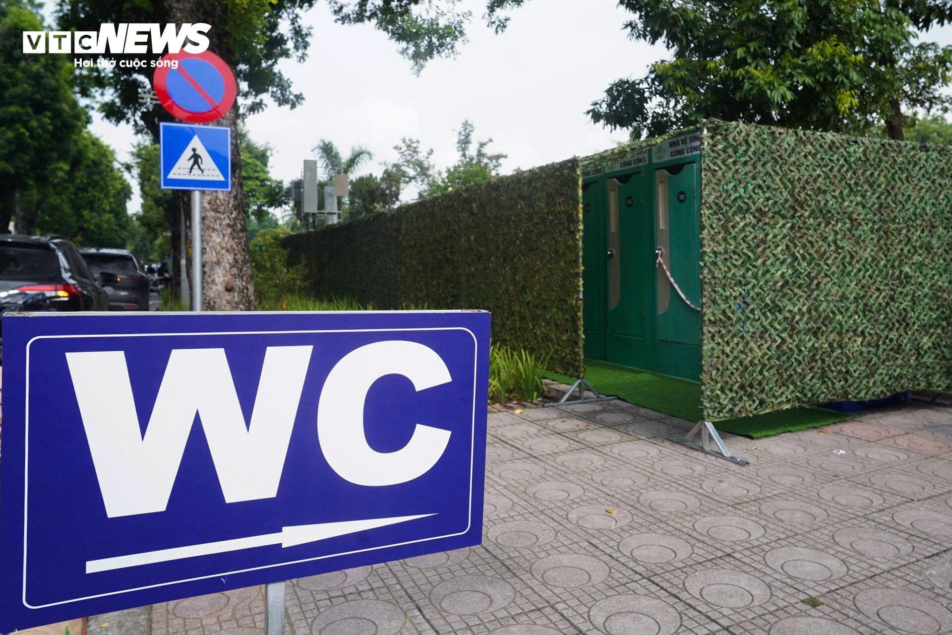 Hà Nội bố trí hơn 1.000 nhà vệ sinh phục vụ người dân dịp đại lễ - 15