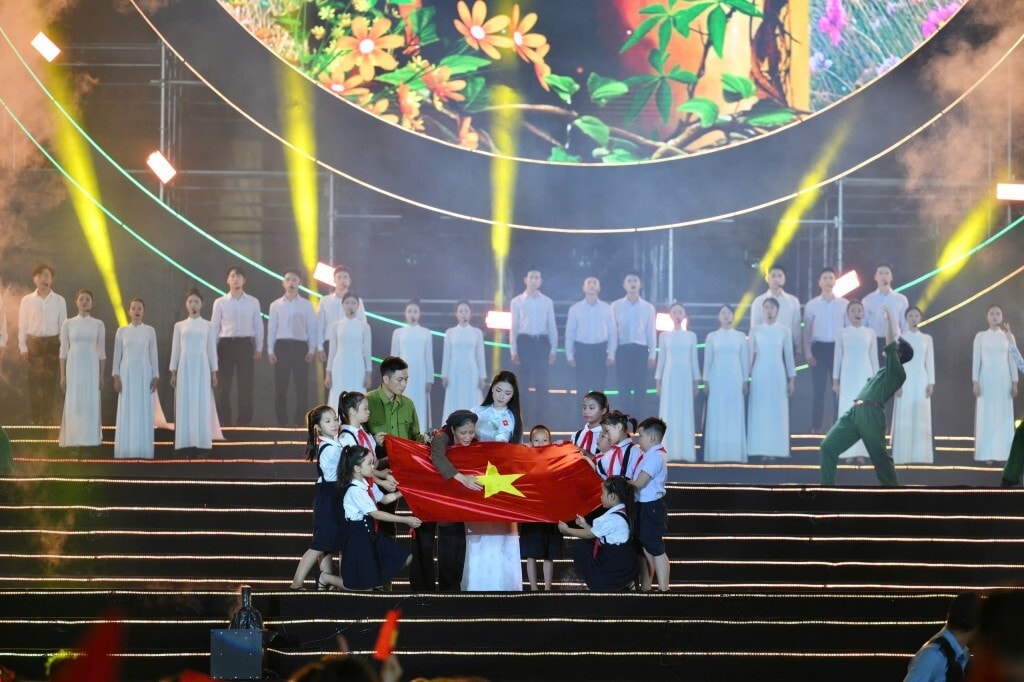 Tiết mục gây xúc động của Hoà Minzy.