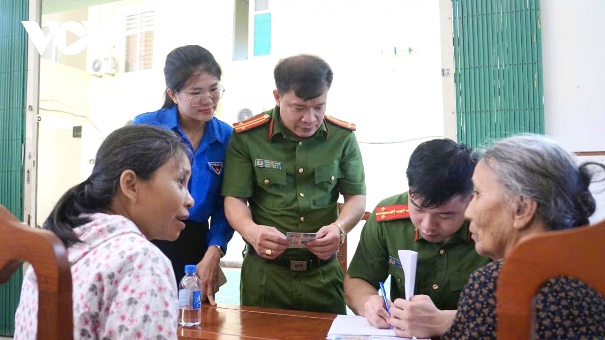 cong an cap xa khong cho doi hay bi dong hinh anh 1