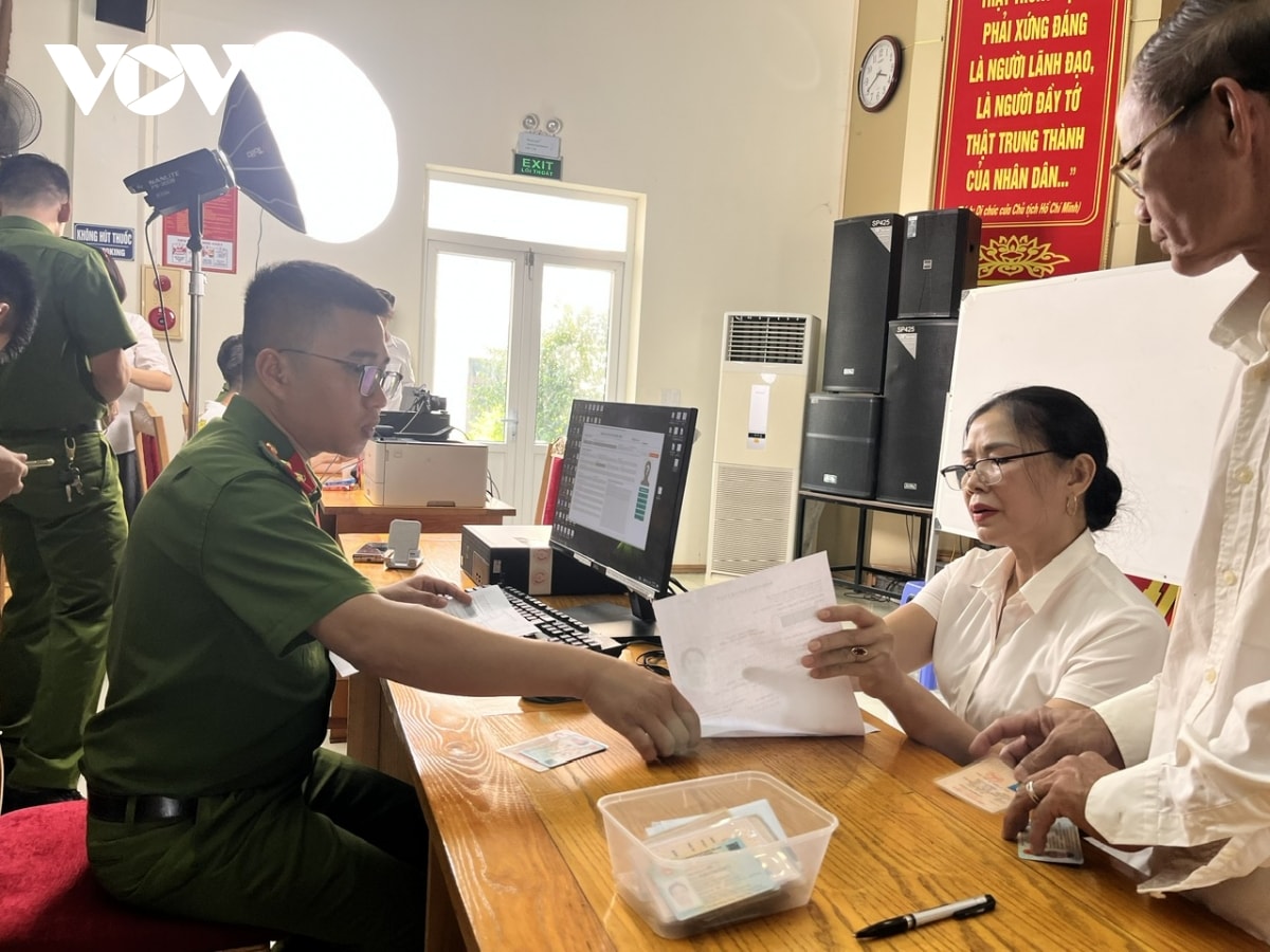 cong an cap xa khong cho doi hay bi dong hinh anh 3