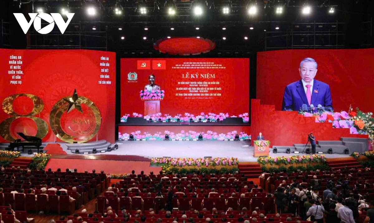 tổng bí thư tô lâm mỗi cán bộ, chiến sĩ phải thấm nhuần quan điểm nhân dân là gốc hình ảnh 3 tong bi thu to lam moi can bo, chien si phai tham nhuan quan diem nhan dan la goc hinh anh 3