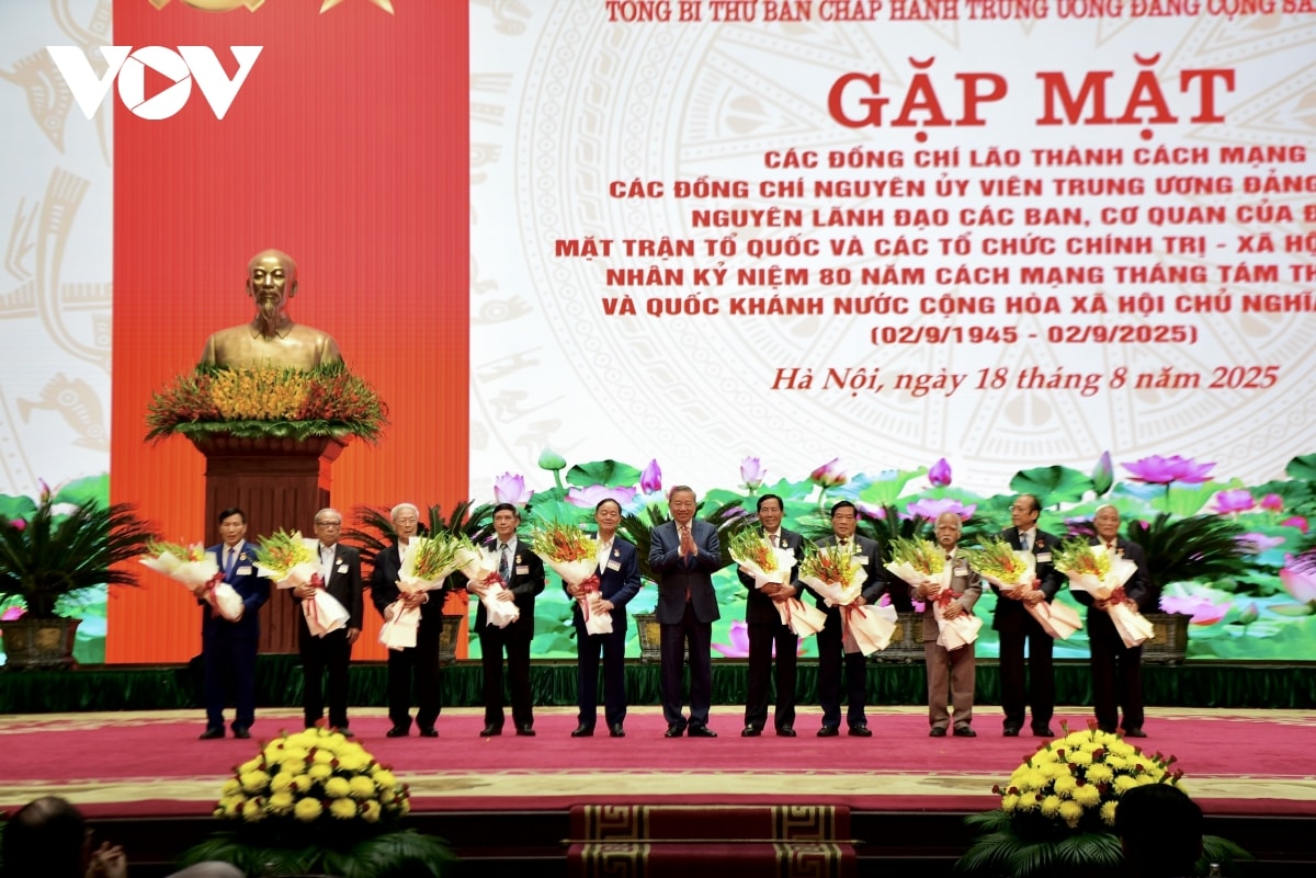 tong bi thu to lam chu tri buoi gap mat cac nguyen lanh dao Dang, nha nuoc hinh anh 11