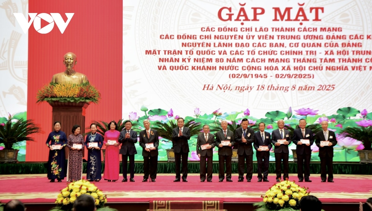 tong bi thu to lam chu tri buoi gap mat cac nguyen lanh dao Dang, nha nuoc hinh anh 13