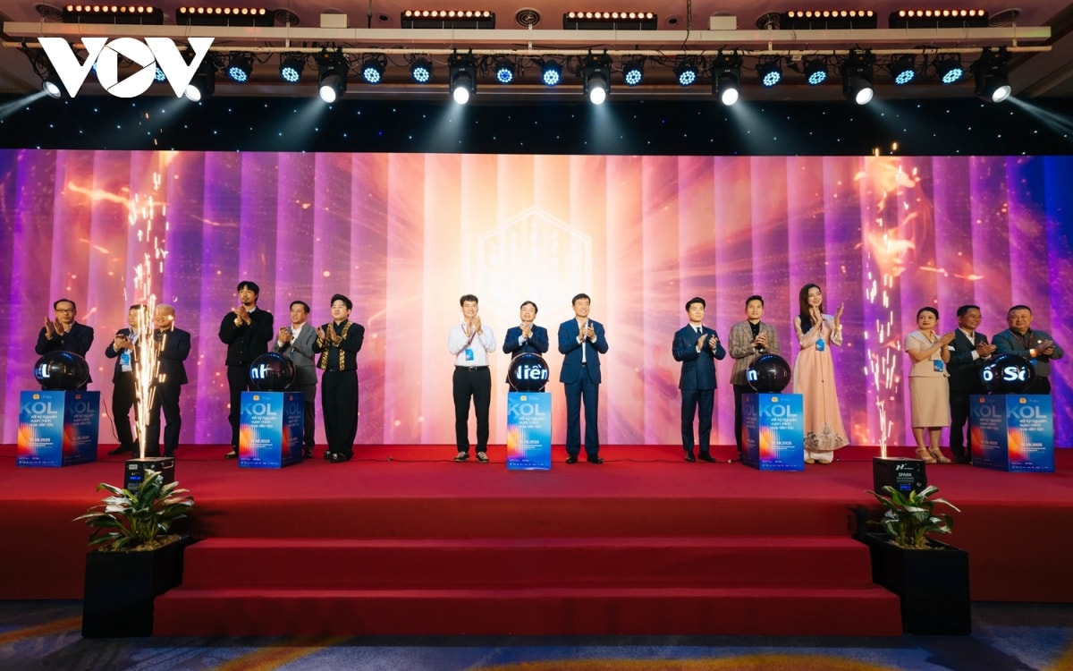 tung duong, Den vau, huy quan hoa va cac kol du hoi nghi kol dau tien tai viet nam hinh anh 10