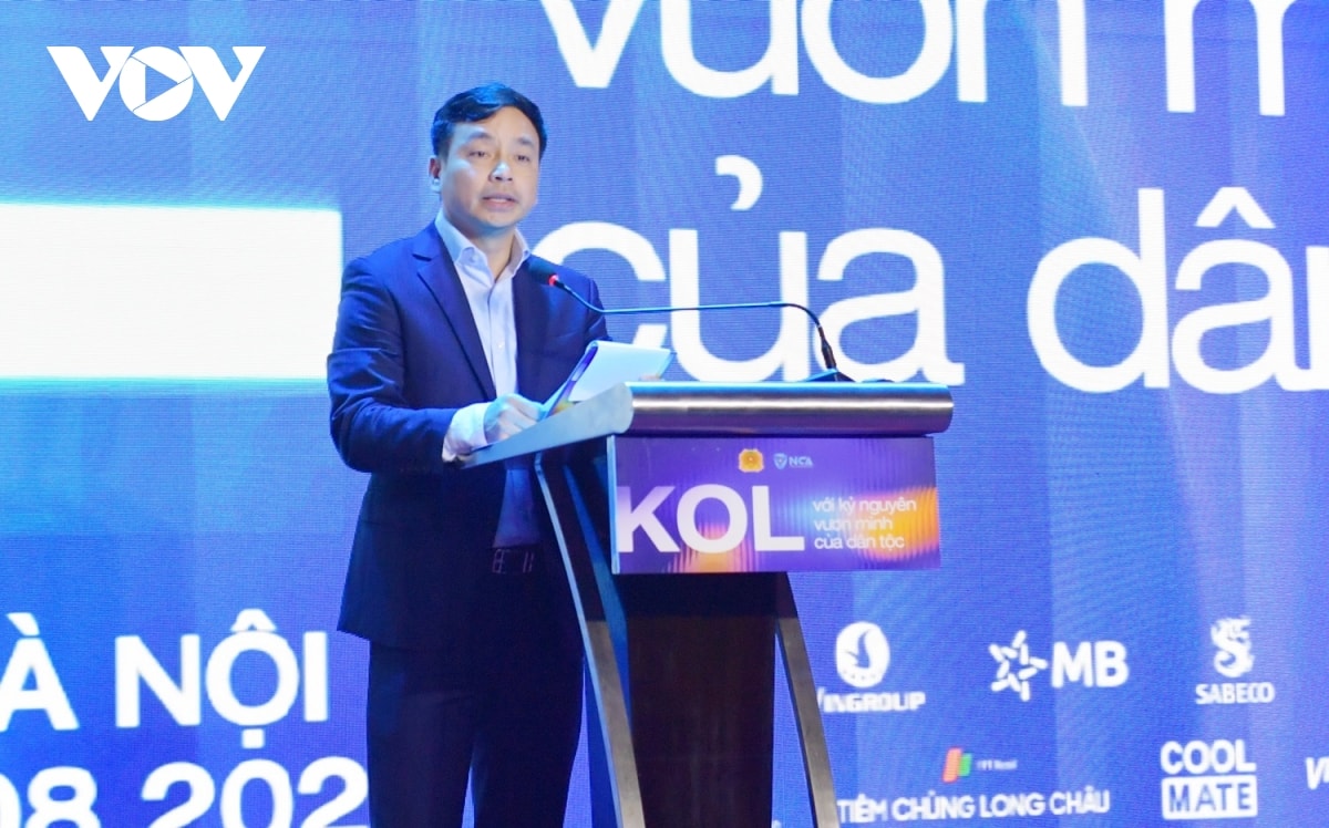 tung duong, Den vau, huy quan hoa va cac kol du hoi nghi kol dau tien tai viet nam hinh anh 3