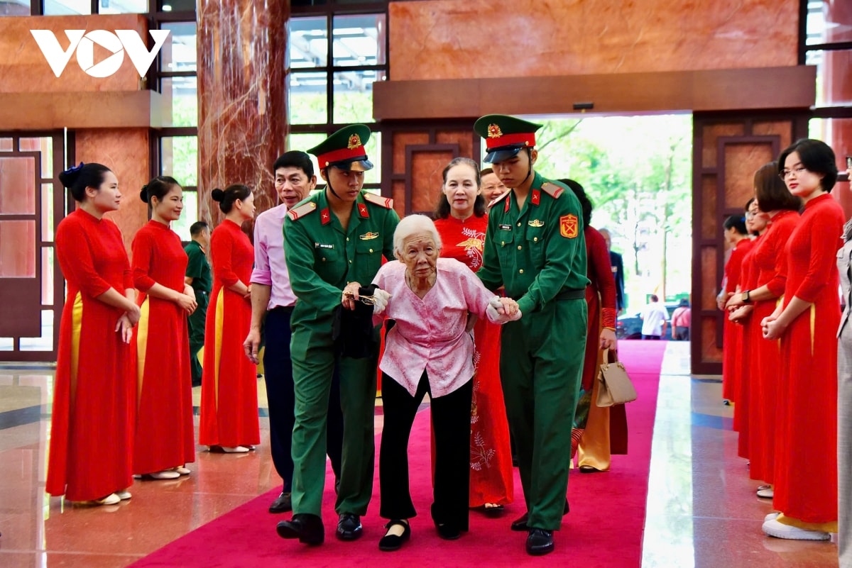 tong bi thu to lam chu tri buoi gap mat cac nguyen lanh dao Dang, nha nuoc hinh anh 6