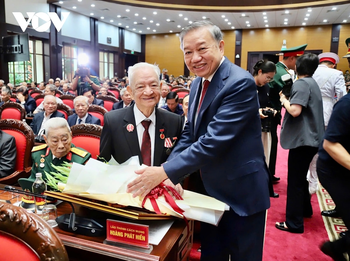 tong bi thu to lam chu tri buoi gap mat cac nguyen lanh dao Dang, nha nuoc hinh anh 10
