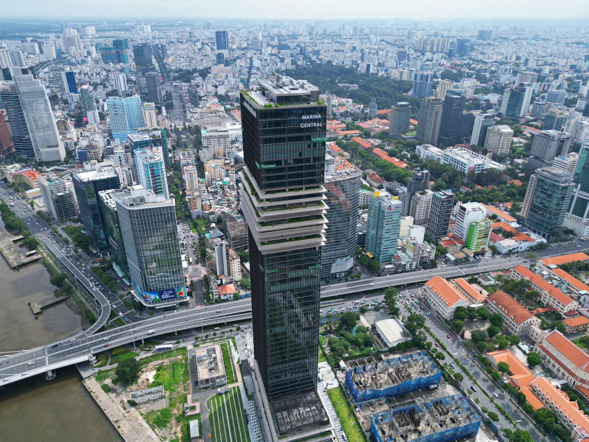 Tháp tài chính Saigon Marina IFC cao 55 tầng - nổi bật tại khu Ba Son, phường Sài Gòn. (Ảnh: Lương Ý)