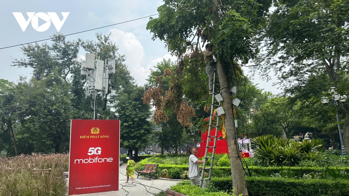 ha noi lap dat hang nghin nha ve sinh cong cong, tram bts tren nhieu tuyen pho hinh anh 12