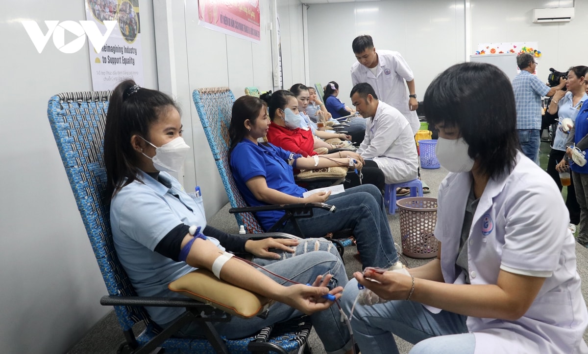 tổ chức bữa cơm công đoàn cho hơn 11.000 công nhân lao động ở an giang hình ảnh 2 to chuc bua com cong doan cho hon 11.000 cong nhan lao dong o an giang hinh anh 2