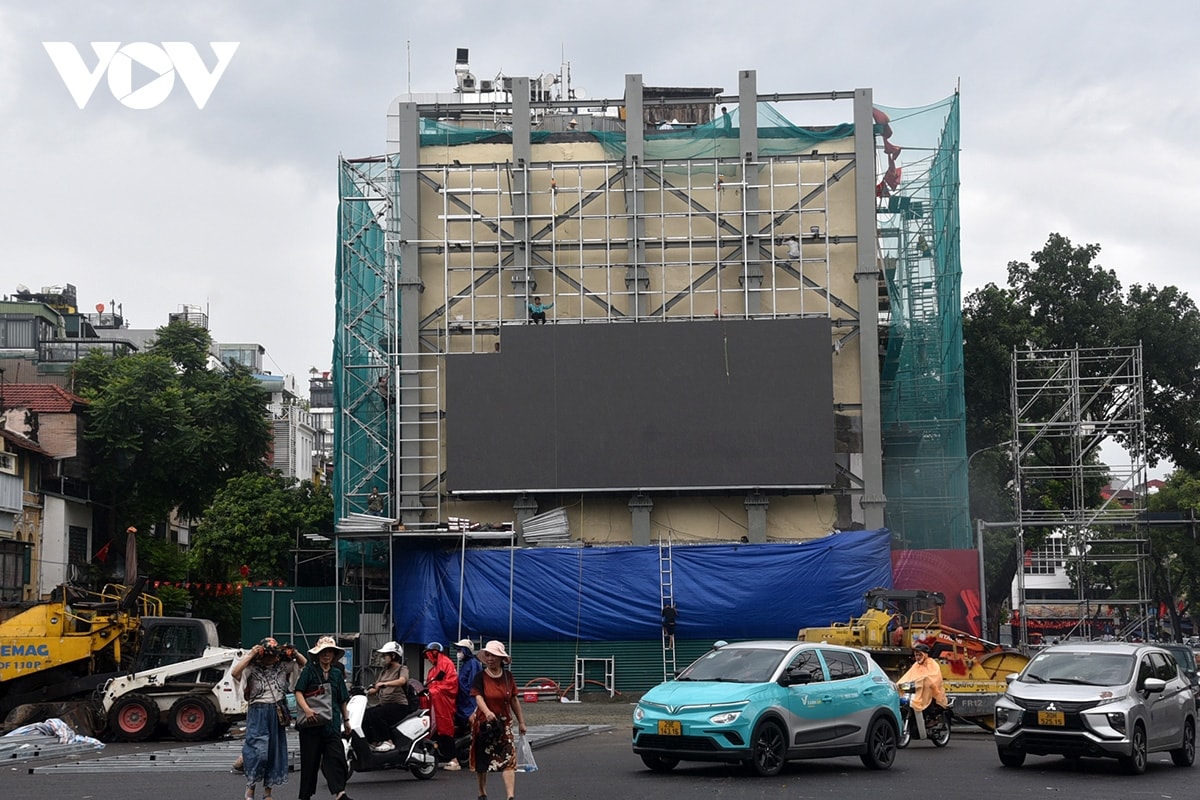 ha noi lap dat hang nghin nha ve sinh cong cong, tram bts tren nhieu tuyen pho hinh anh 3