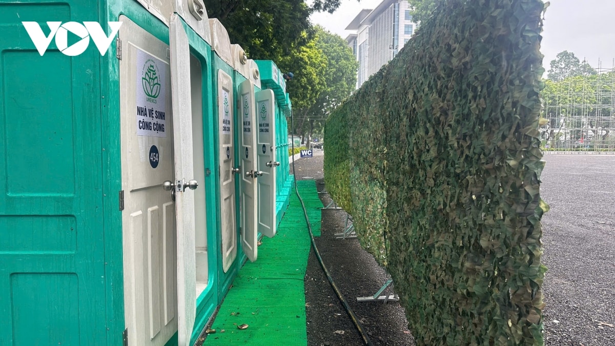 ha noi lap dat hang nghin nha ve sinh cong cong, tram bts tren nhieu tuyen pho hinh anh 6