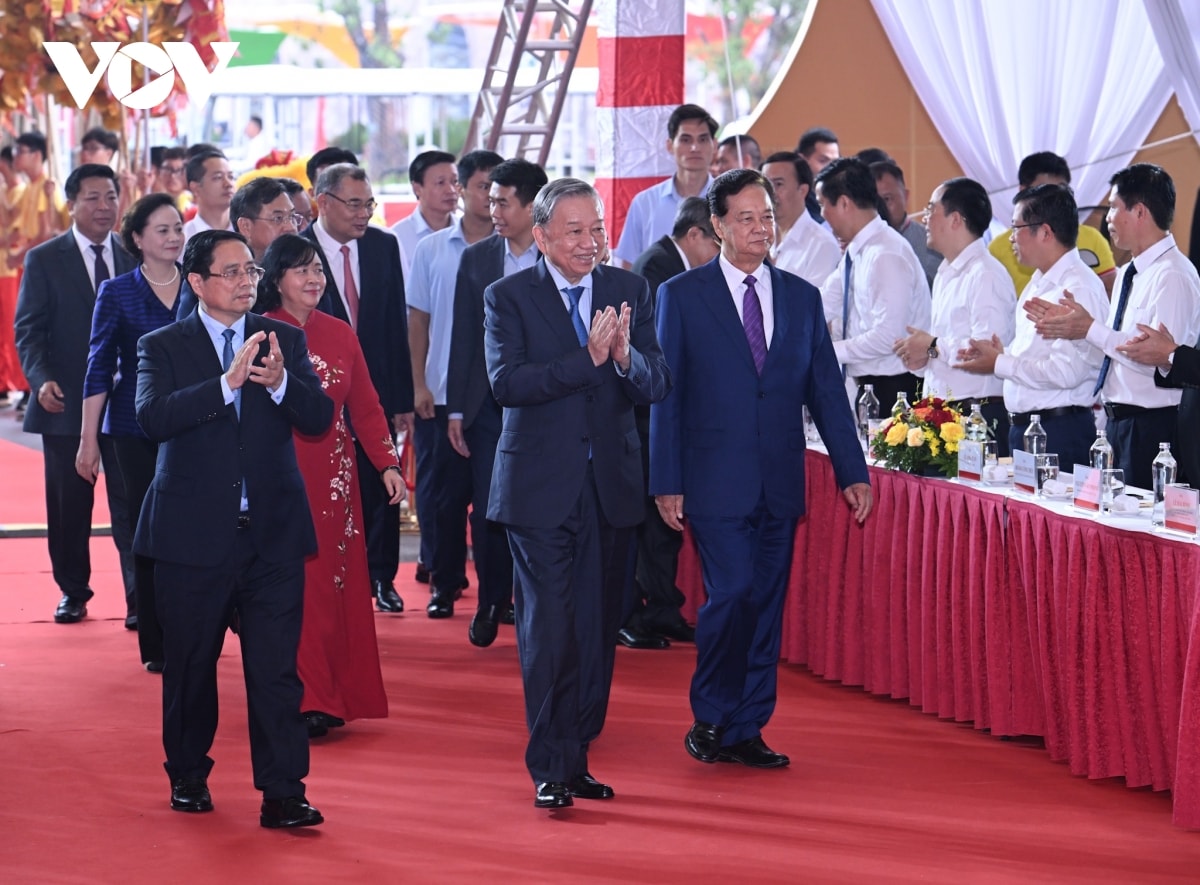 tổng bí thư, thủ tướng dự lễ khánh thành và khởi công 250 công trình hình ảnh 1 tong bi thu, thu tuong du le khanh thanh va khoi cong 250 cong trinh hinh anh 1
