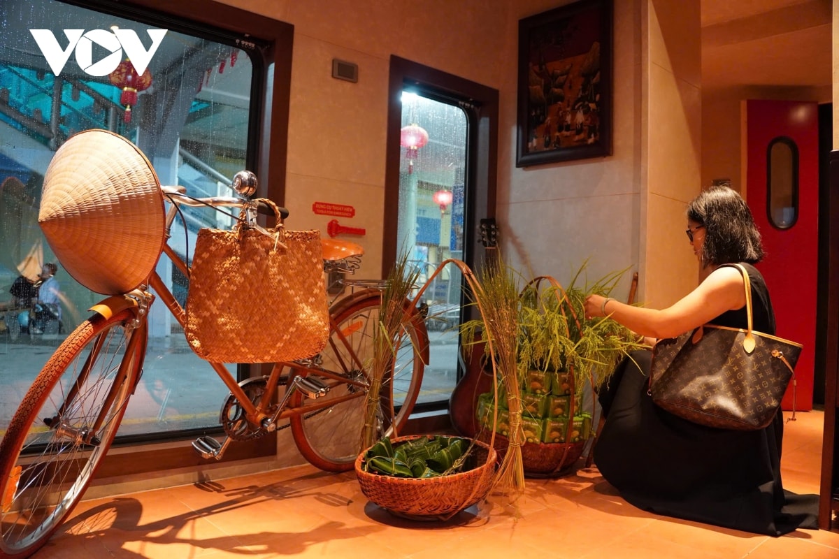 nguoi dan ha noi ho hoi trai nghiem tau 2 tang ha noi 5 cua o hinh anh 5