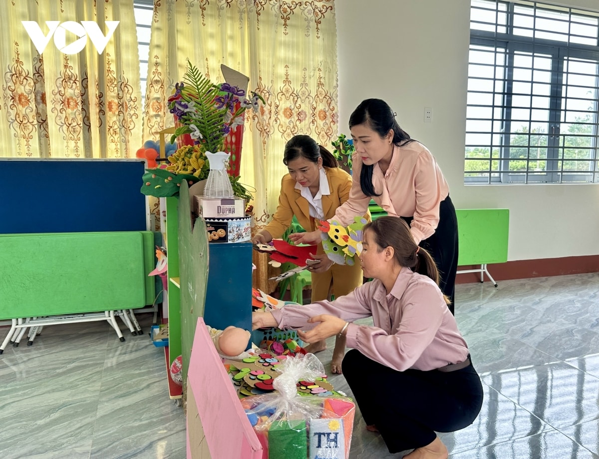 chung tay dua hoc sinh vung bien den truong hinh anh 2