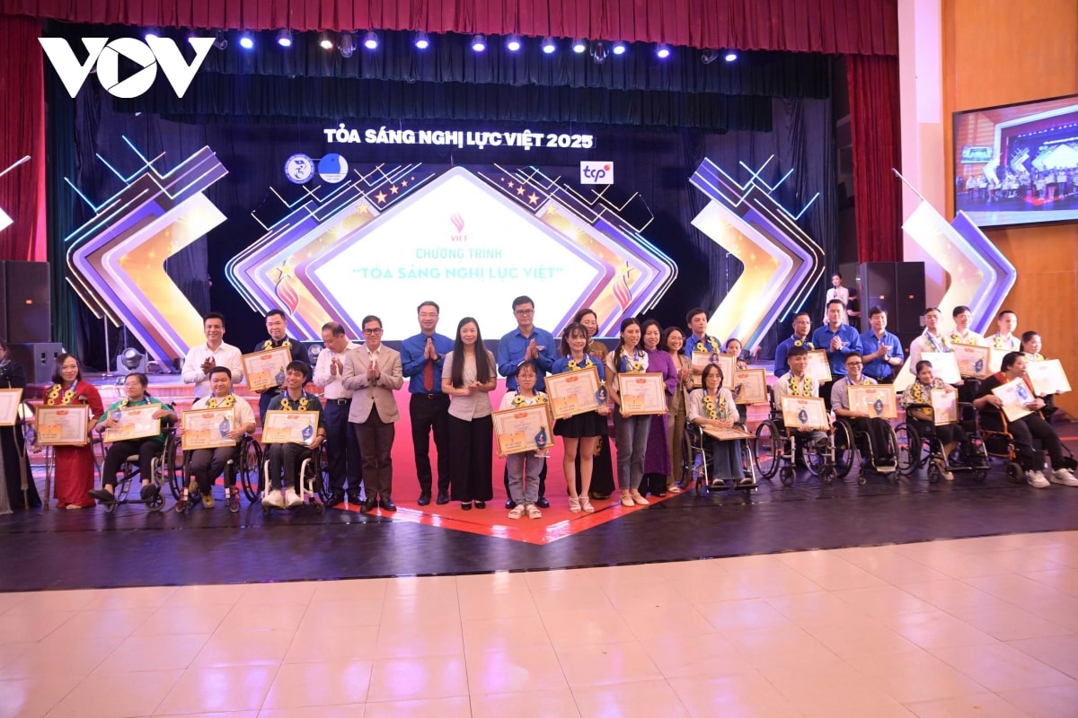 toa sang nghi luc viet 2025 vinh danh 25 guong thanh nien khuyet tat tieu bieu hinh anh 1