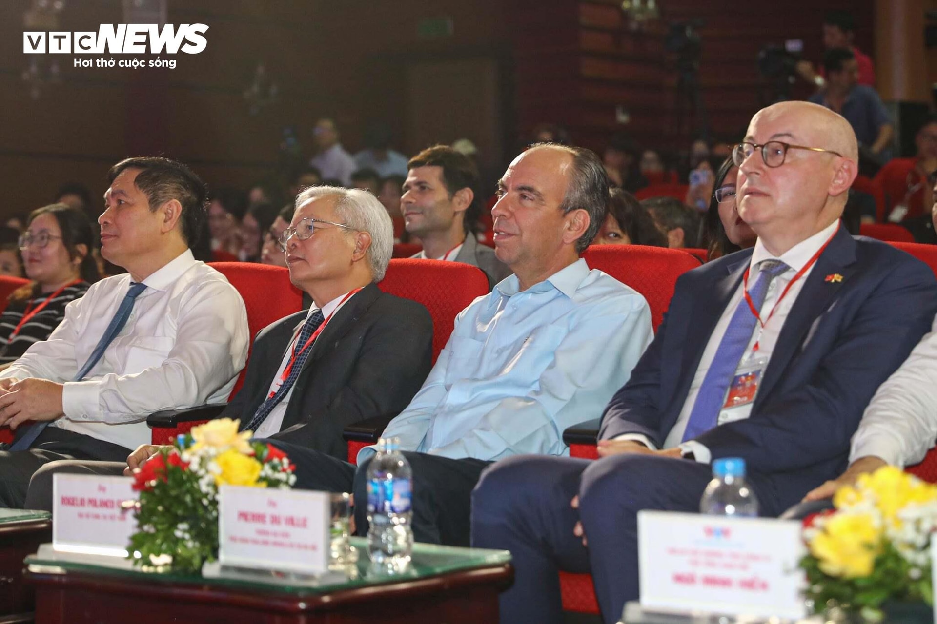 Các đại biểu tham dự Lễ Công bố dự án trải nghiệm ''Trở về thời khắc thiêng liêng''. (Ảnh: Minh Đức)