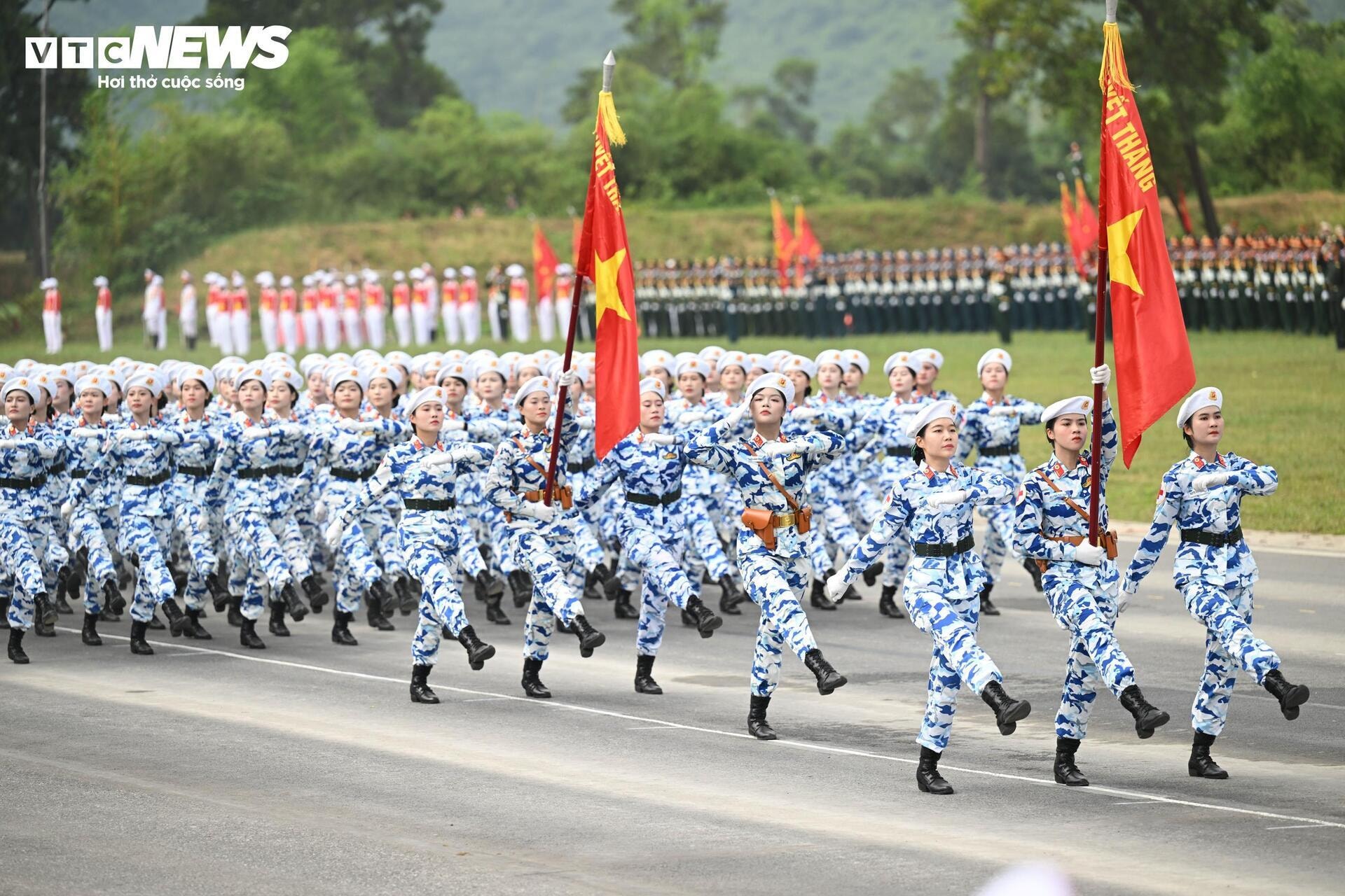 Khối nữ sĩ quan Quân y.