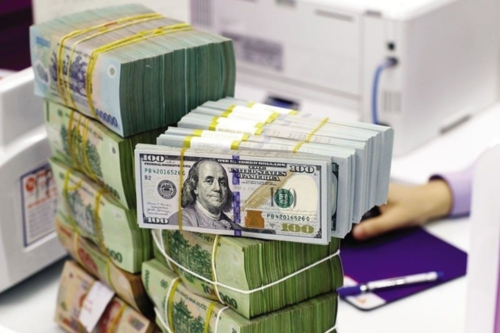 Giá USD ngân hàng chạm mức cao nhất lịch sử.