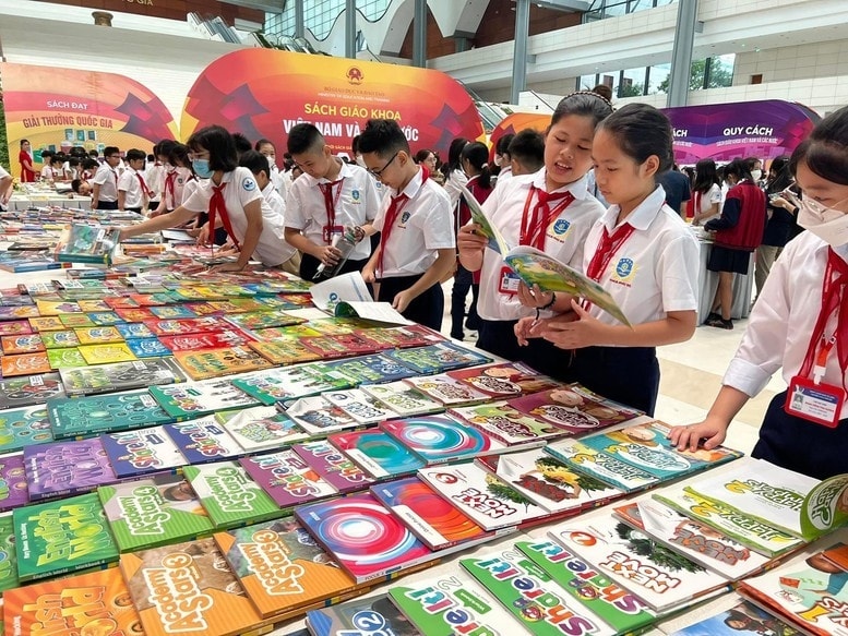 một bộ sách giáo khoa duy nhất giải pháp ngắn hạn không thể làm lùi bước tương lai hình ảnh 2 mot bo sach giao khoa duy nhat giai phap ngan han khong the lam lui buoc tuong lai hinh anh 2
