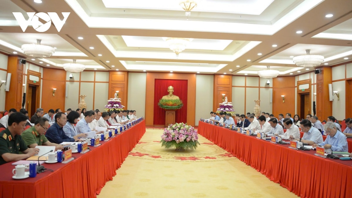 bo chinh tri lam viec voi ban thuong vu thanh uy ha noi hinh anh 1