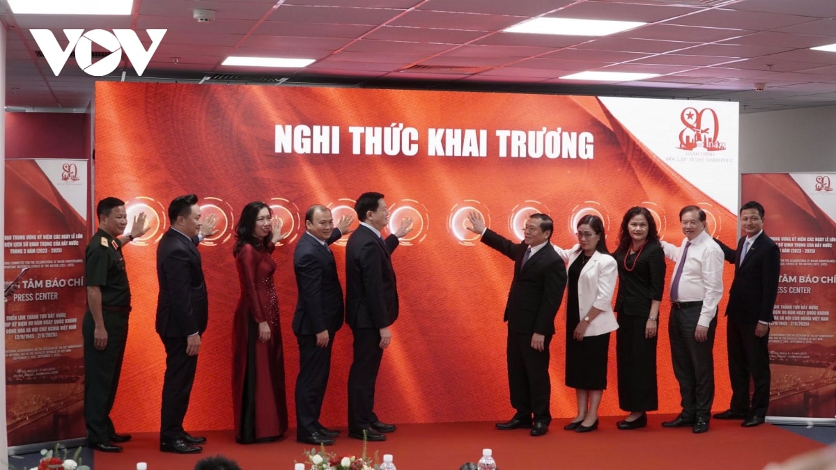 khai truong trung tam bao chi trien lam 80 nam cau noi viet nam voi ban be quoc te hinh anh 6