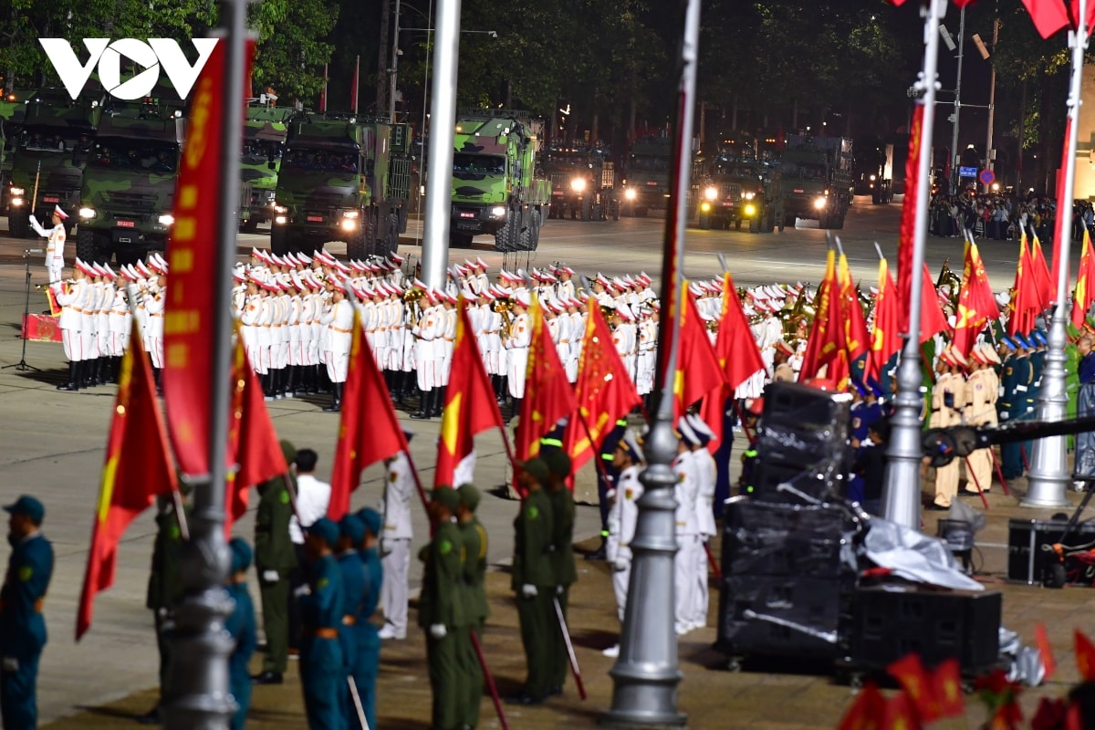 lan dau sau 40 nam, xe phao quan su pho dien suc manh tren quang truong ba Dinh hinh anh 11