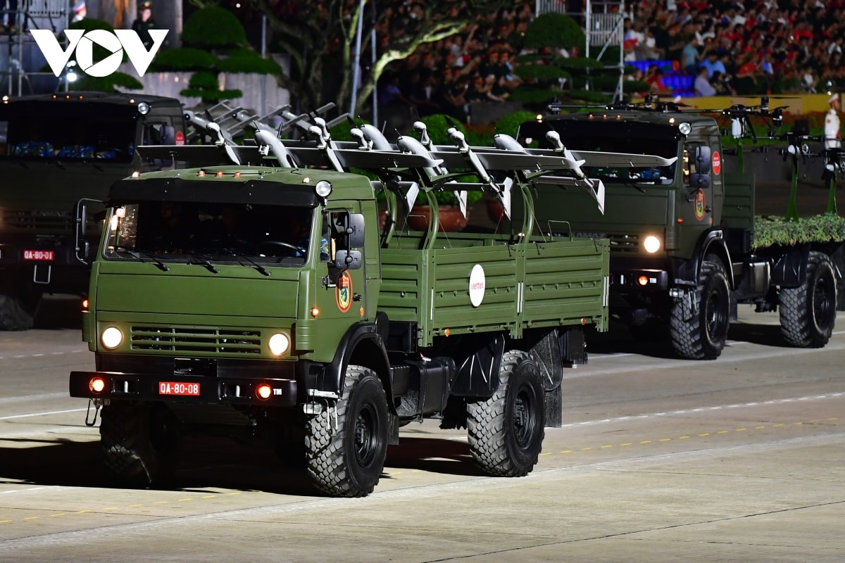 lan dau sau 40 nam, xe phao quan su pho dien suc manh tren quang truong ba Dinh hinh anh 10