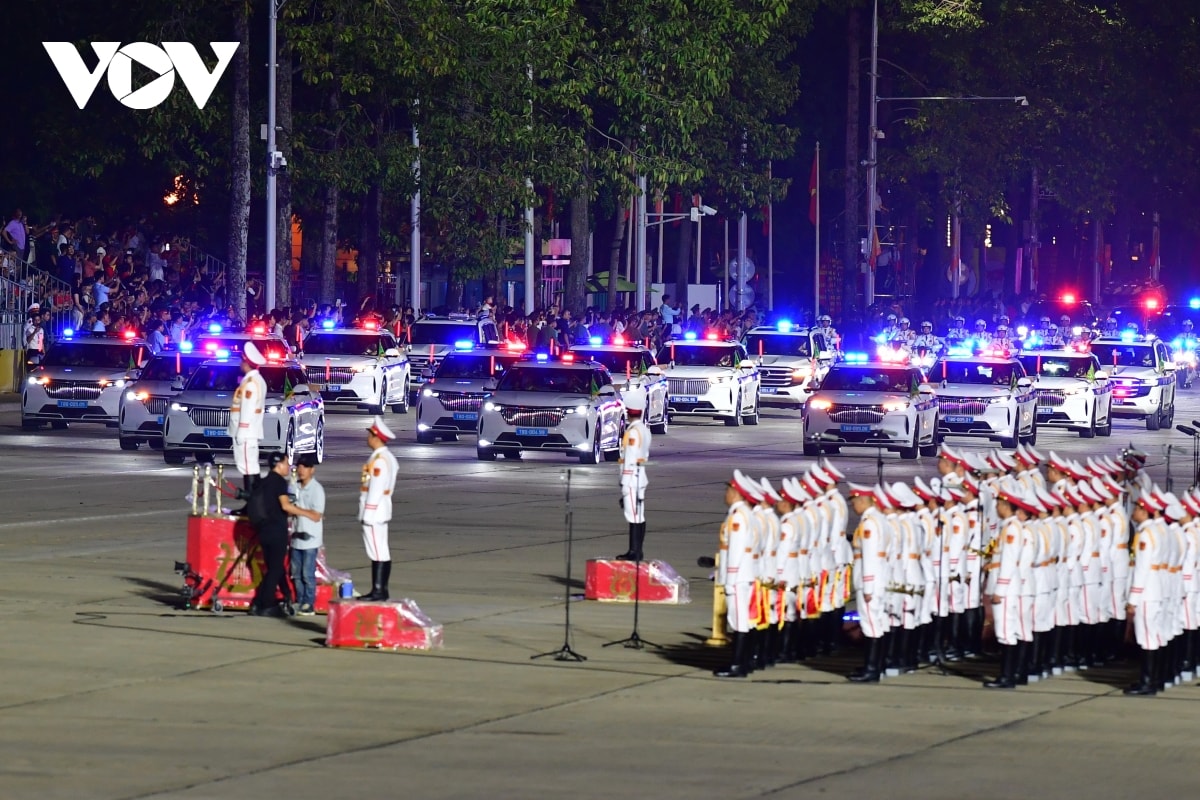 lan dau sau 40 nam, xe phao quan su pho dien suc manh tren quang truong ba Dinh hinh anh 12