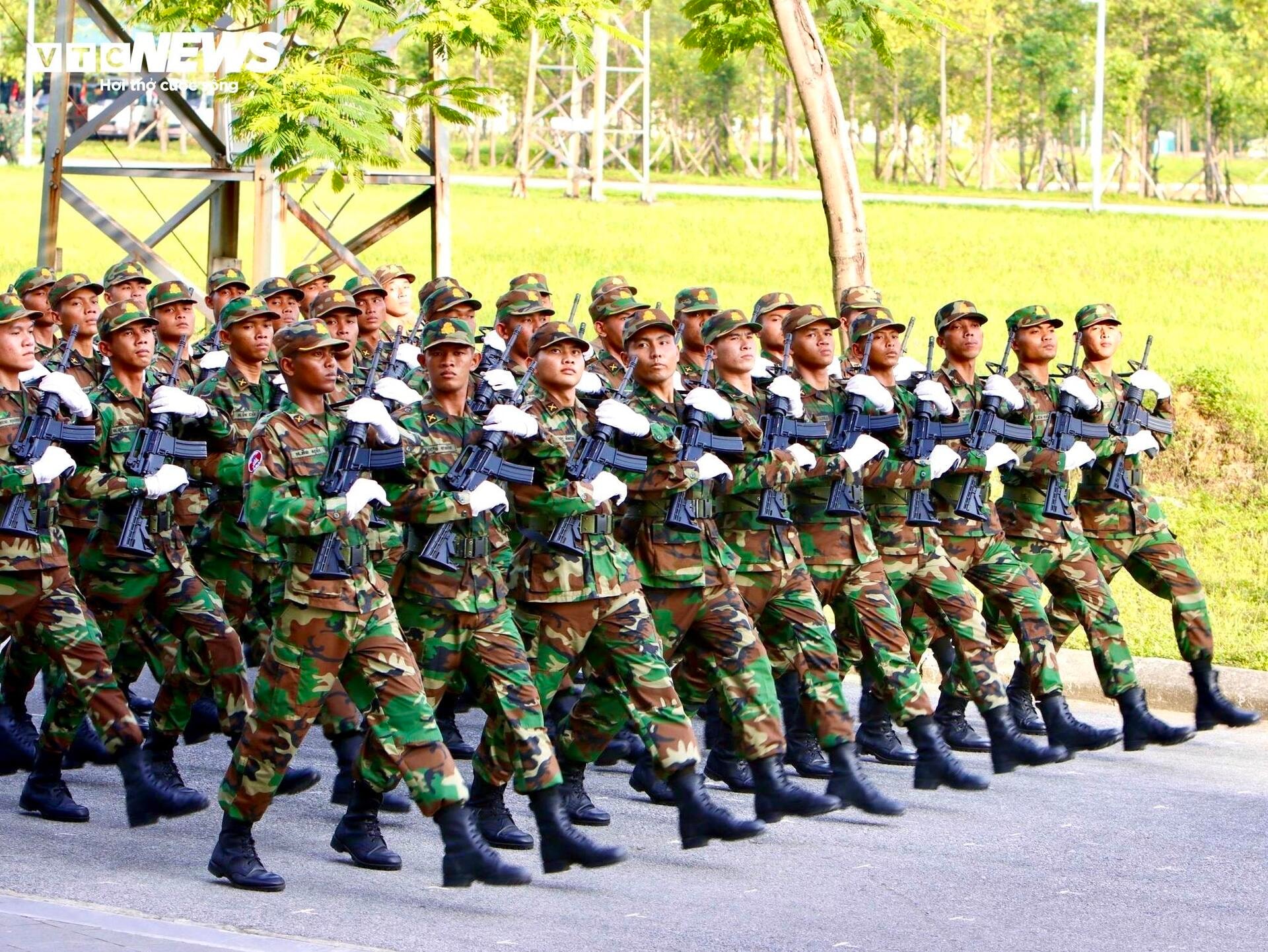 Quân đội Hoàng gia Campuchia rắn rỏi trên thao trường, sẵn sàng cho A80 - 3