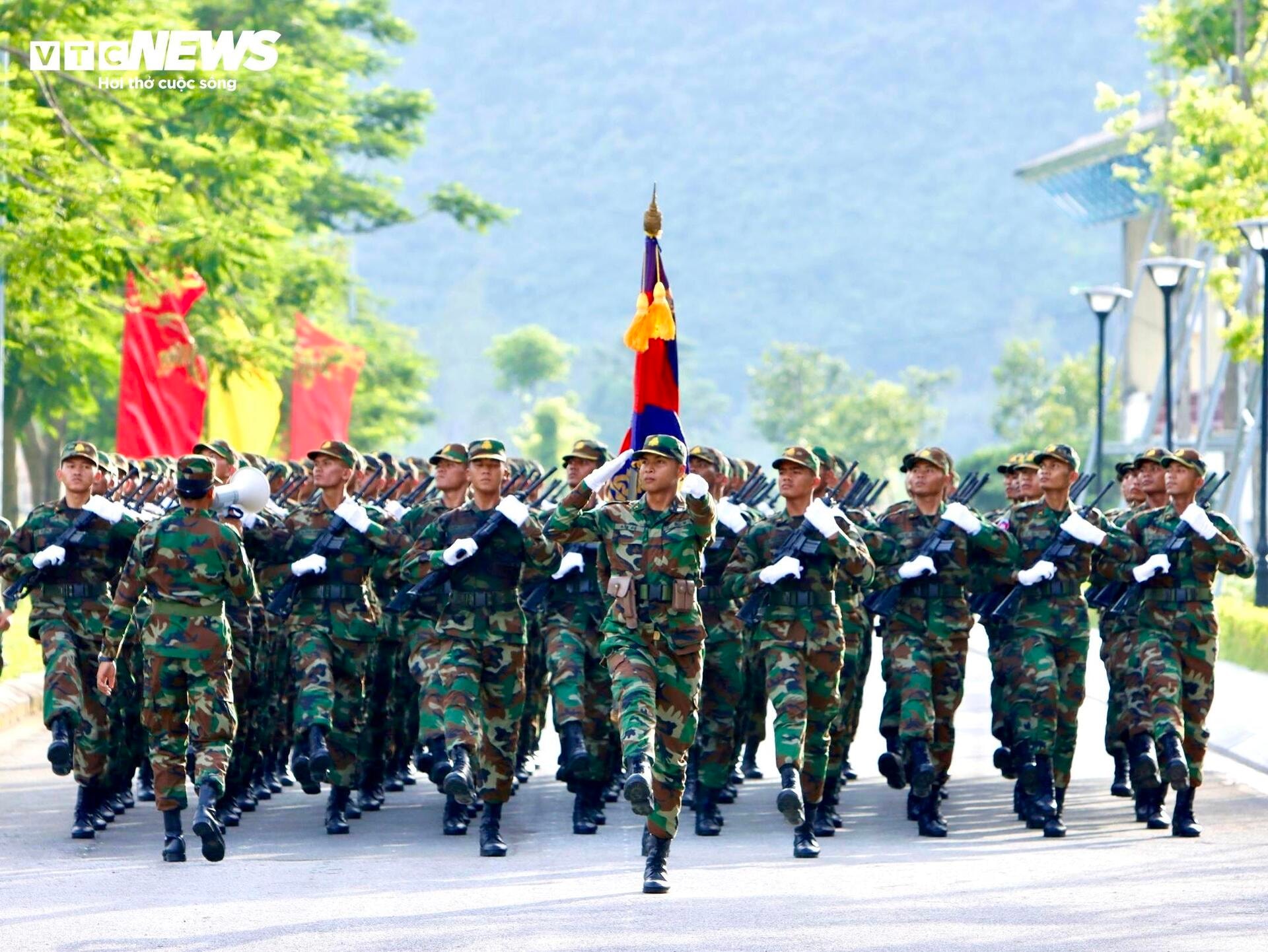 Quân đội Hoàng gia Campuchia rắn rỏi trên thao trường, sẵn sàng cho A80 - 1