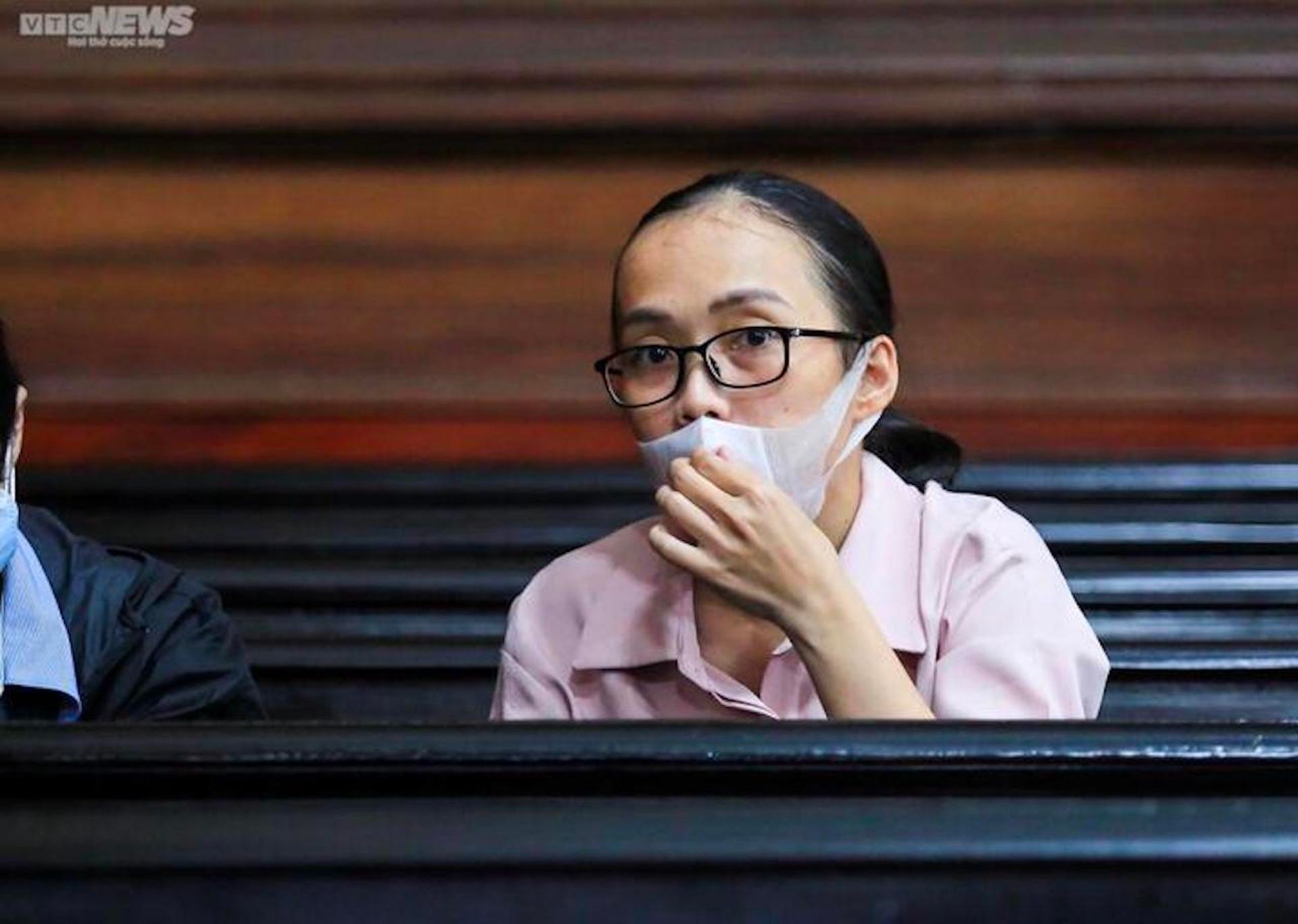 Bị cáo Võ Thị Thanh Mai (vợ bị cáo Nguyễn Thái Luyện) tại toà.