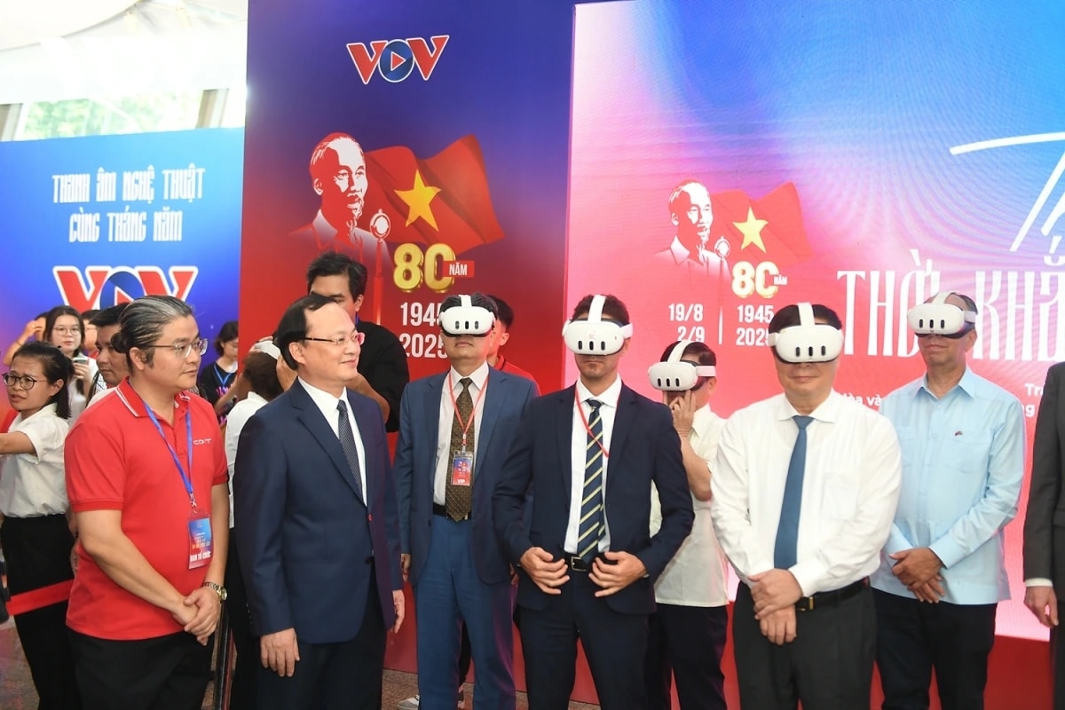 thuc te ao tro ve thoi khac thieng lieng - tam voc lich su, cong nghe va chien luoc cua Dai tieng noi viet nam hinh anh 4
