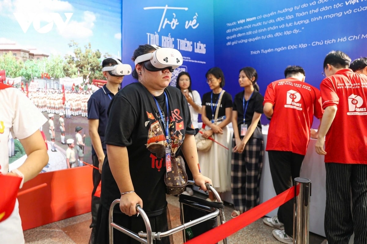 thực tế ảo trở về thời khắc thiêng liêng - tầm vóc lịch sử, công nghệ và chiến lược của Đài tiếng nói việt nam hình ảnh 5 thuc te ao tro ve thoi khac thieng lieng - tam voc lich su, cong nghe va chien luoc cua Dai tieng noi viet nam hinh anh 5