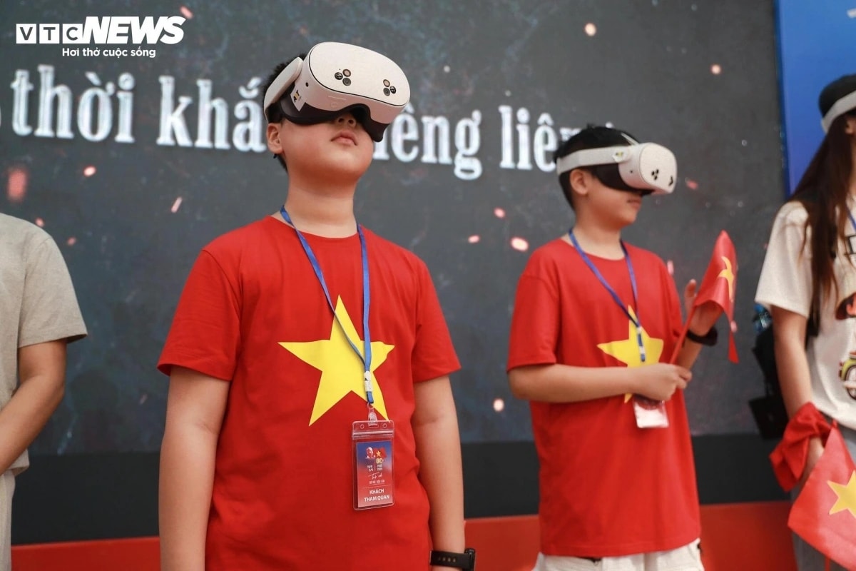 thực tế ảo trở về thời khắc thiêng liêng - tầm vóc lịch sử, công nghệ và chiến lược của Đài tiếng nói việt nam hình ảnh 6 thuc te ao tro ve thoi khac thieng lieng - tam voc lich su, cong nghe va chien luoc cua Dai tieng noi viet nam hinh anh 6