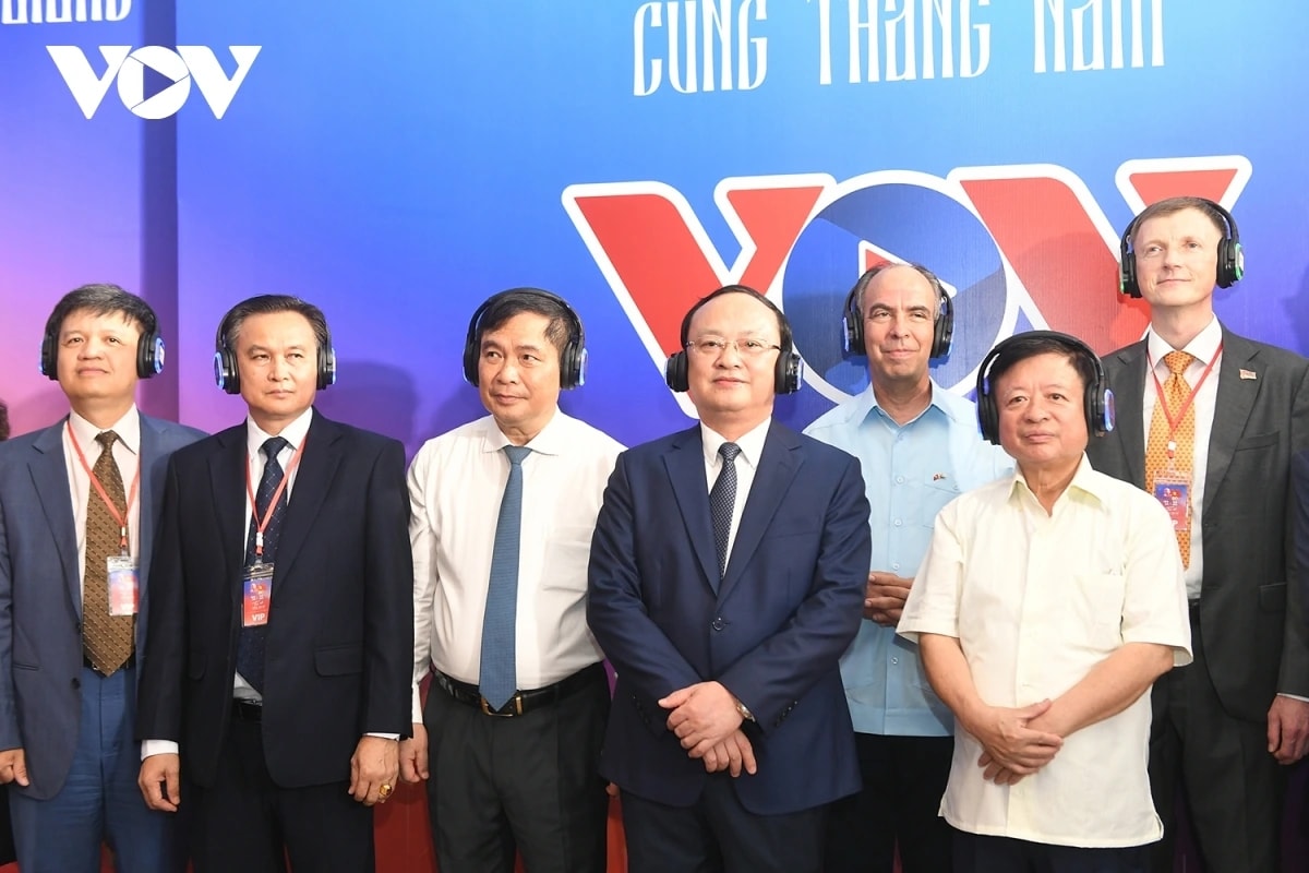 thực tế ảo trở về thời khắc thiêng liêng - tầm vóc lịch sử, công nghệ và chiến lược của Đài tiếng nói việt nam hình ảnh 3 thuc te ao tro ve thoi khac thieng lieng - tam voc lich su, cong nghe va chien luoc cua Dai tieng noi viet nam hinh anh 3
