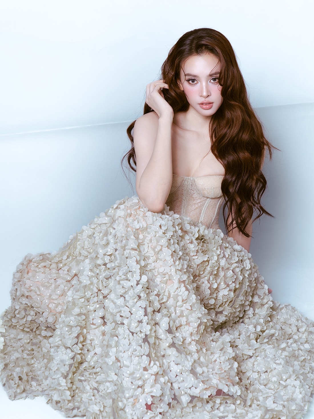 nhan sac tuoi 25 cua hoa hau tieu vy hinh anh 5