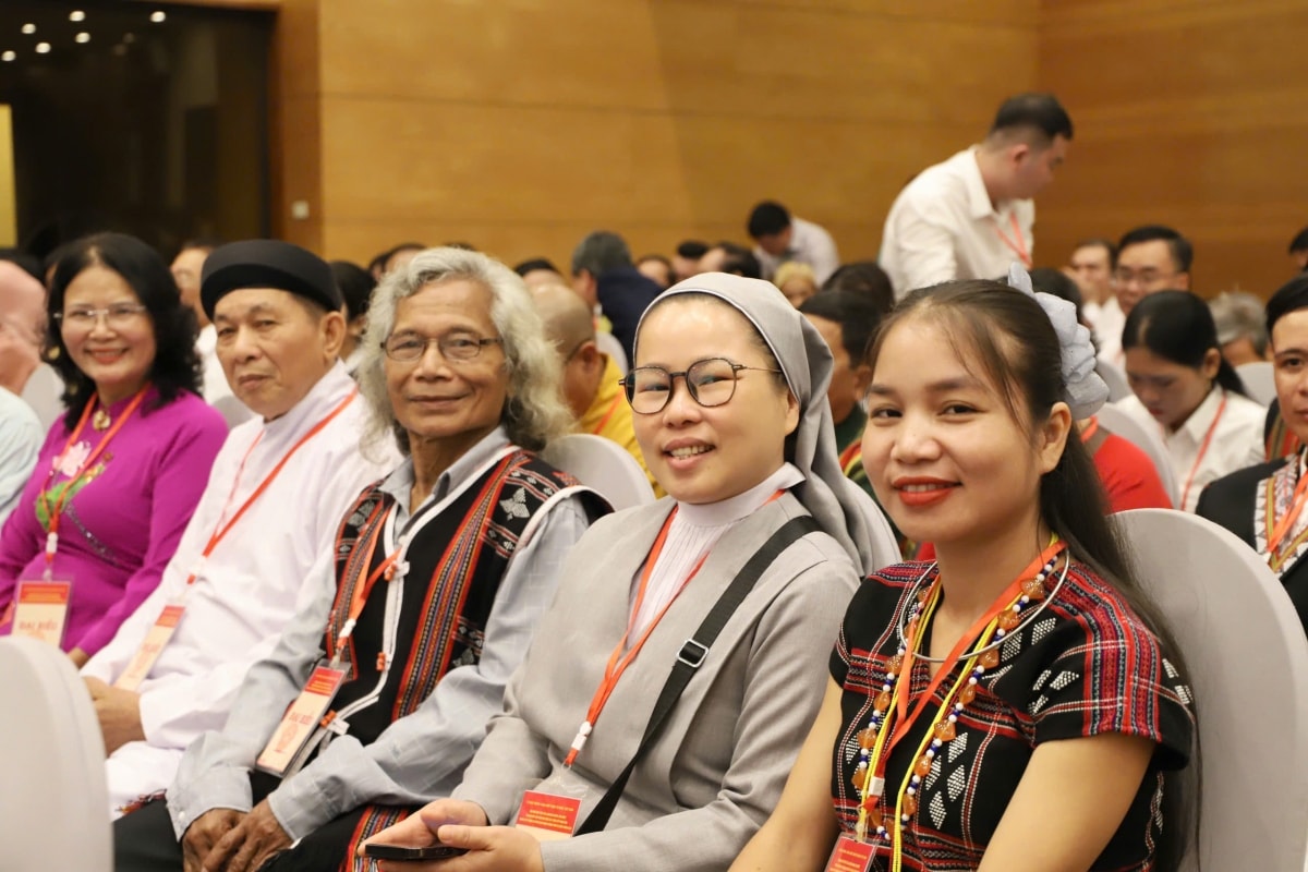 lanh dao Dang, nha nuoc, mttq gap mat dai bieu dai dien cac tang lop nhan dan hinh anh 4