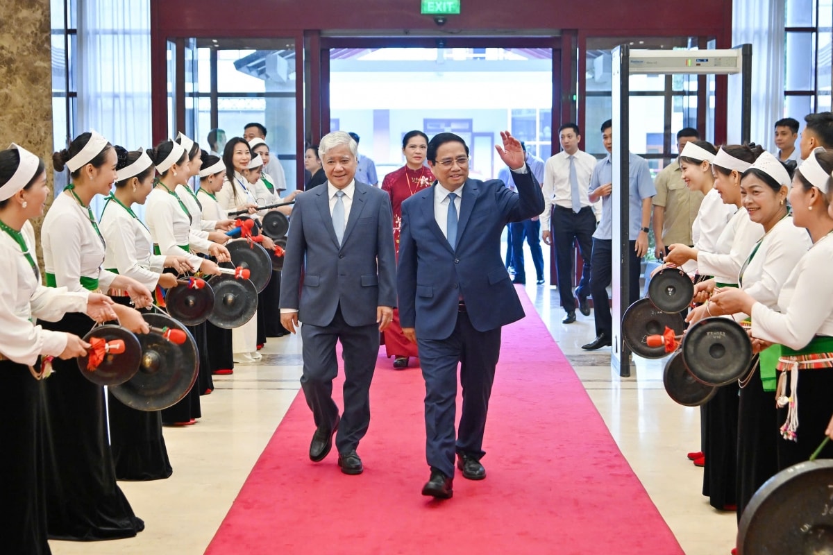 lanh dao Dang, nha nuoc, mttq gap mat dai bieu dai dien cac tang lop nhan dan hinh anh 2