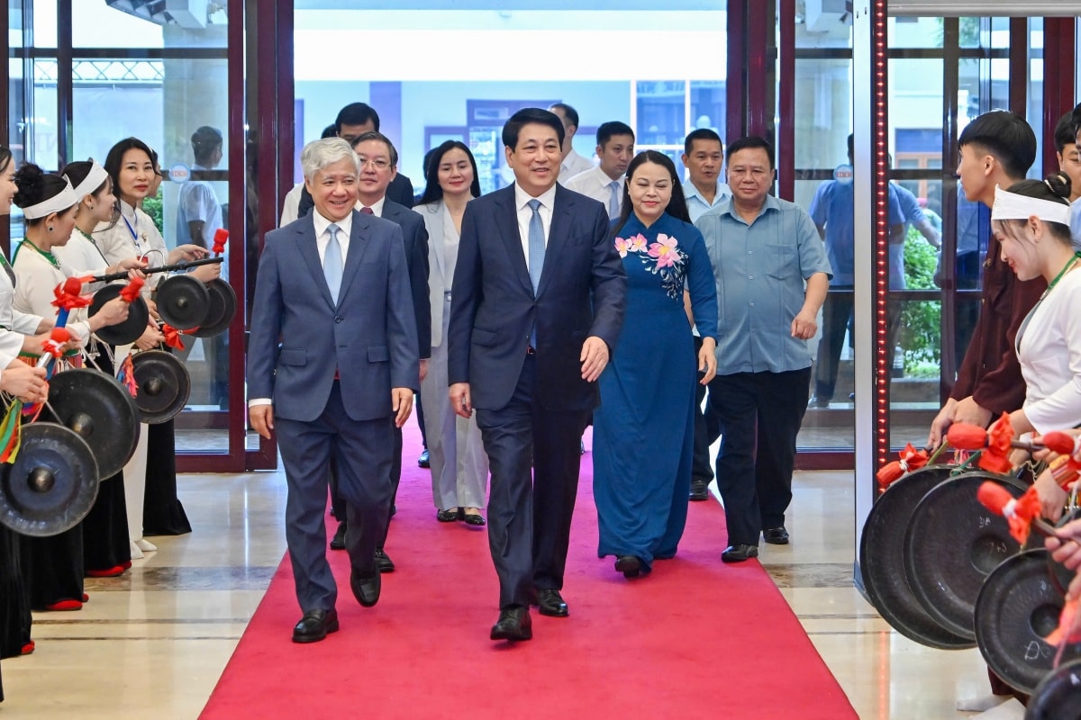 lanh dao Dang, nha nuoc, mttq gap mat dai bieu dai dien cac tang lop nhan dan hinh anh 1