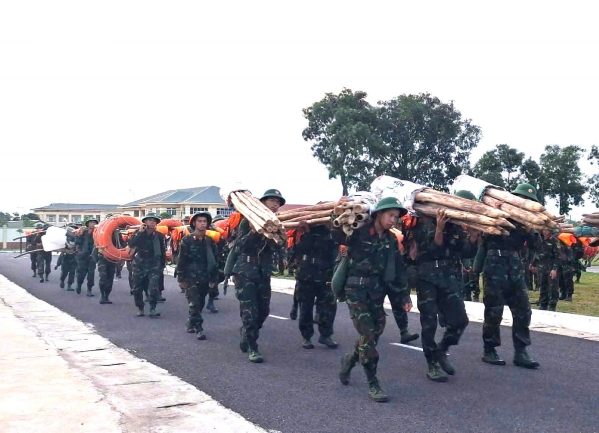 Ứng phó bão số 5, các tỉnh miền trung hạn chế người dân ra đường, chuẩn bị sơ tán dân hình ảnh 3 Ung pho bao so 5, cac tinh mien trung han che nguoi dan ra duong, chuan bi so tan dan hinh anh 3