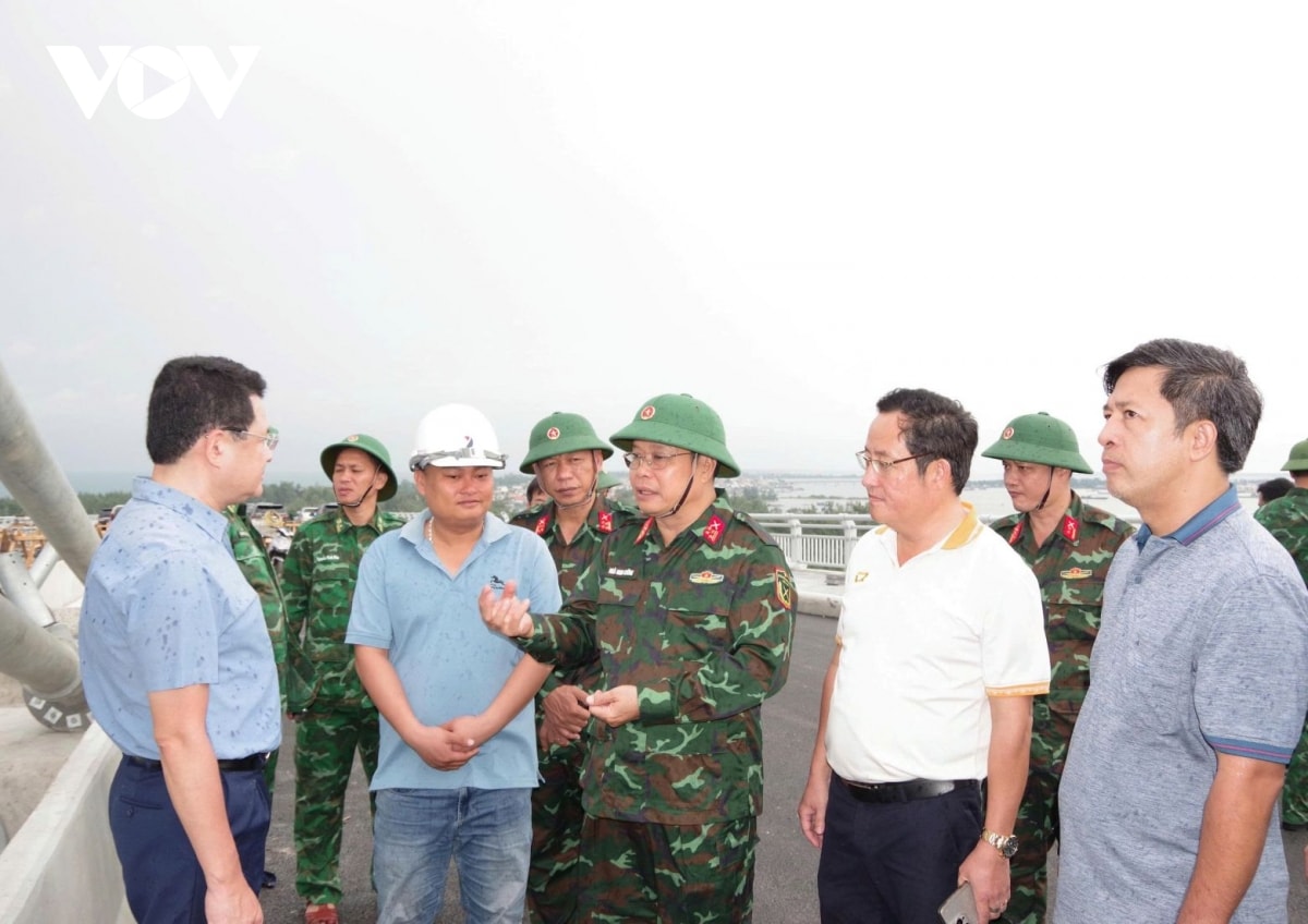 Ứng phó bão số 5, các tỉnh miền trung hạn chế người dân ra đường, chuẩn bị sơ tán dân hình ảnh 4 Ung pho bao so 5, cac tinh mien trung han che nguoi dan ra duong, chuan bi so tan dan hinh anh 4