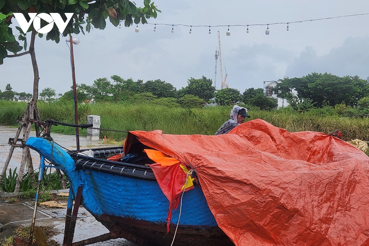 Ứng phó bão số 5, các tỉnh miền trung hạn chế người dân ra đường, chuẩn bị sơ tán dân hình ảnh 6 Ung pho bao so 5, cac tinh mien trung han che nguoi dan ra duong, chuan bi so tan dan hinh anh 6