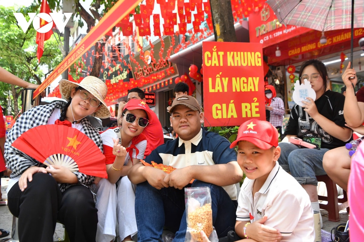 nguoi dan vuot nang, thang mua cho xem hop luyen dieu binh hinh anh 3
