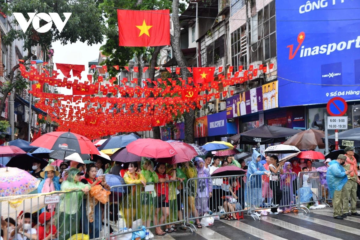 nguoi dan vuot nang, thang mua cho xem hop luyen dieu binh hinh anh 13