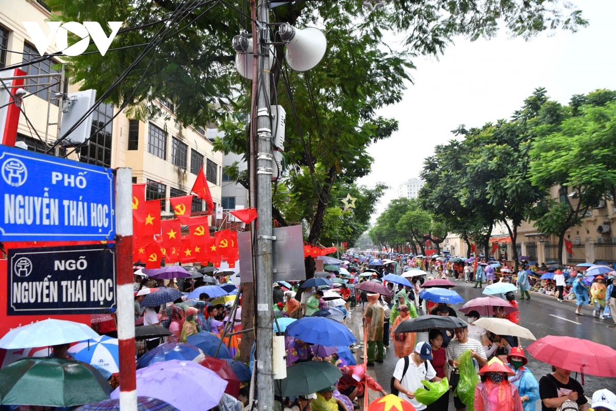 nguoi dan vuot nang, thang mua cho xem hop luyen dieu binh hinh anh 10