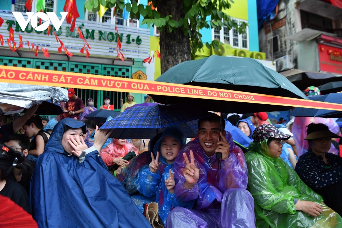 nguoi dan vuot nang, thang mua cho xem hop luyen dieu binh hinh anh 9