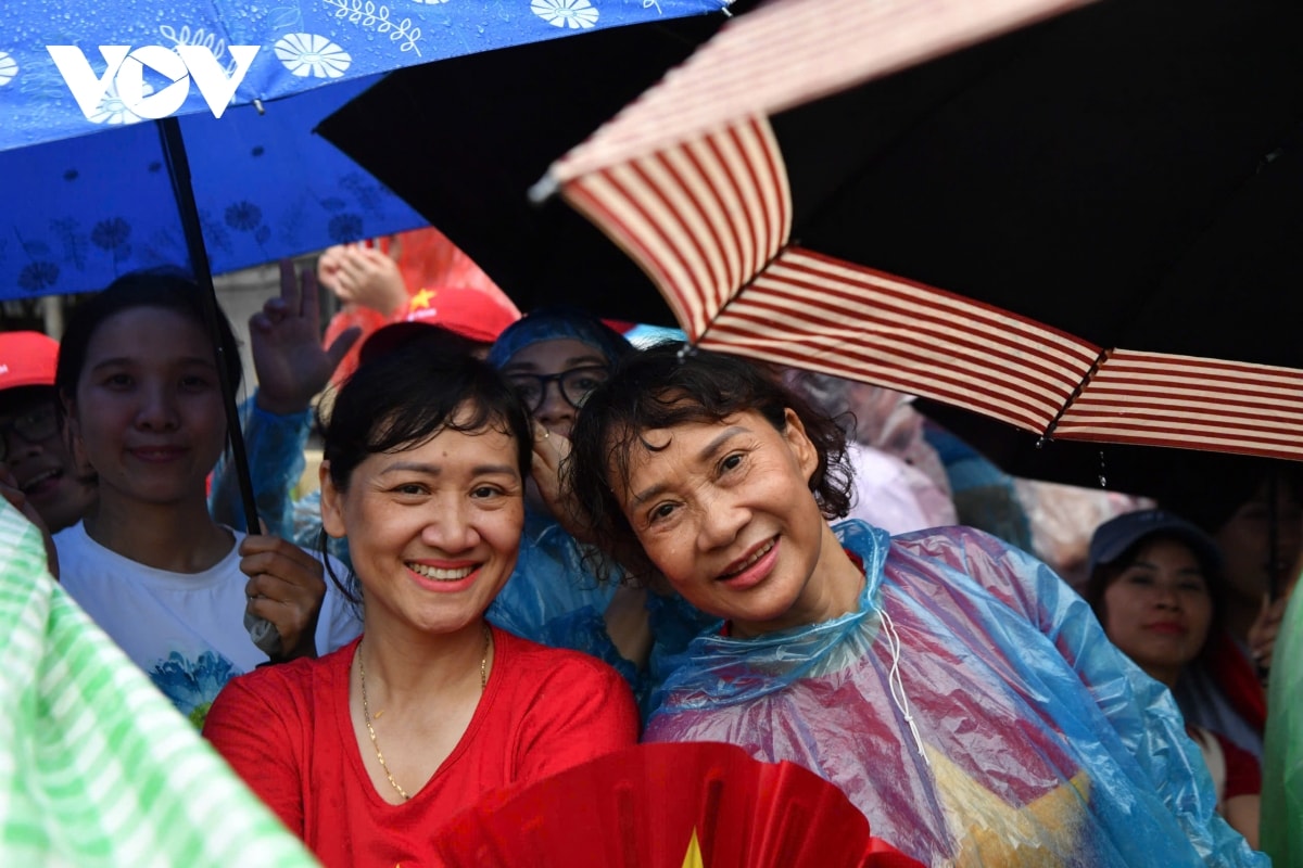 nguoi dan vuot nang, thang mua cho xem hop luyen dieu binh hinh anh 8